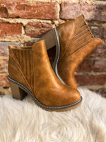 Load image into Gallery viewer, Boutique By Corkys Pecan Pie Camel Ankle Boots