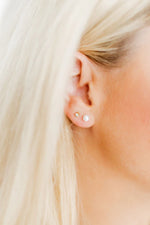 Load image into Gallery viewer, Payton Pearl Screwback Stud Earrings