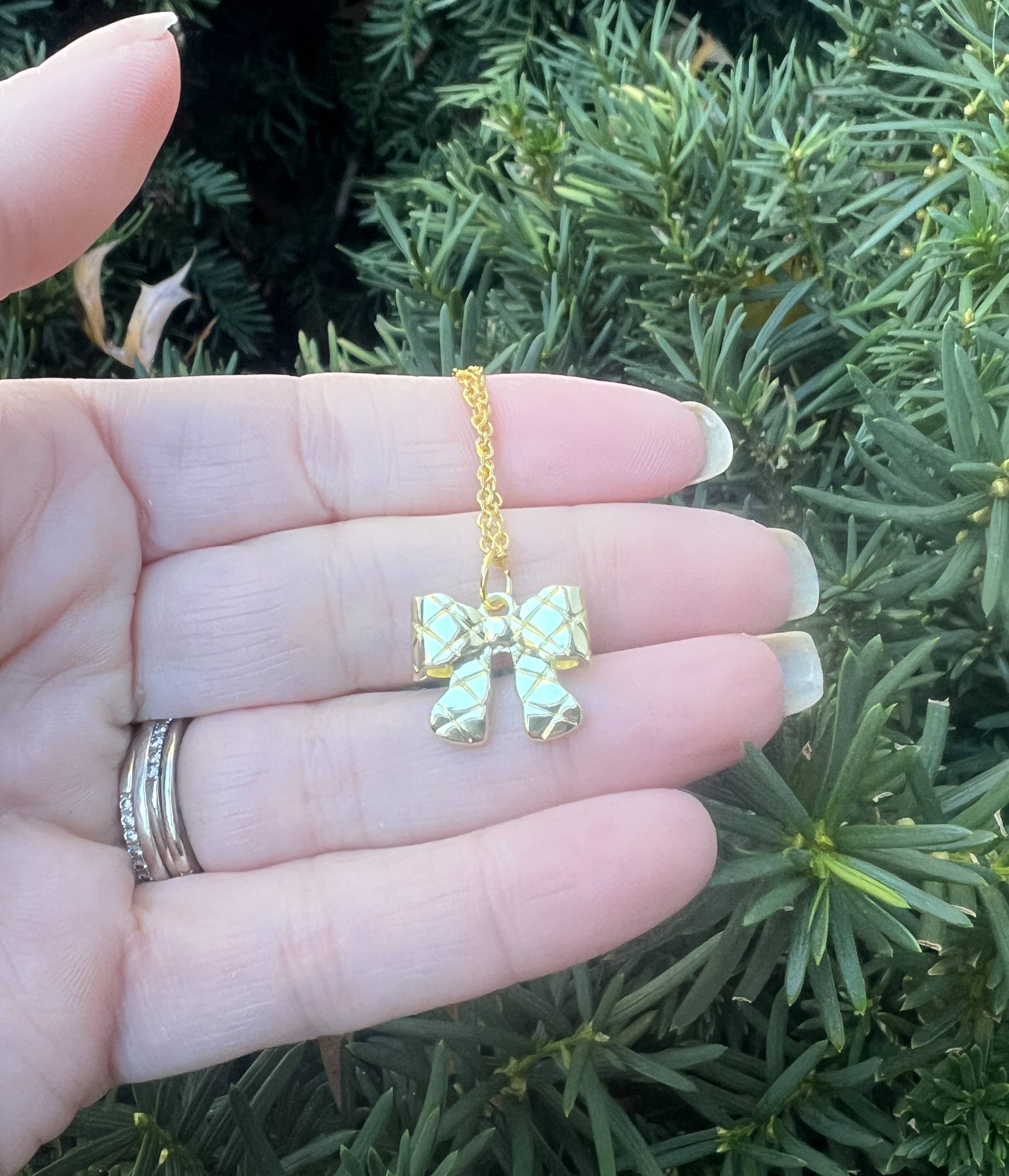 Gold Quilted Bow Necklace Holidays