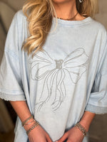 Load image into Gallery viewer, Tied Down Blue Graphic Bow S/S Tee
