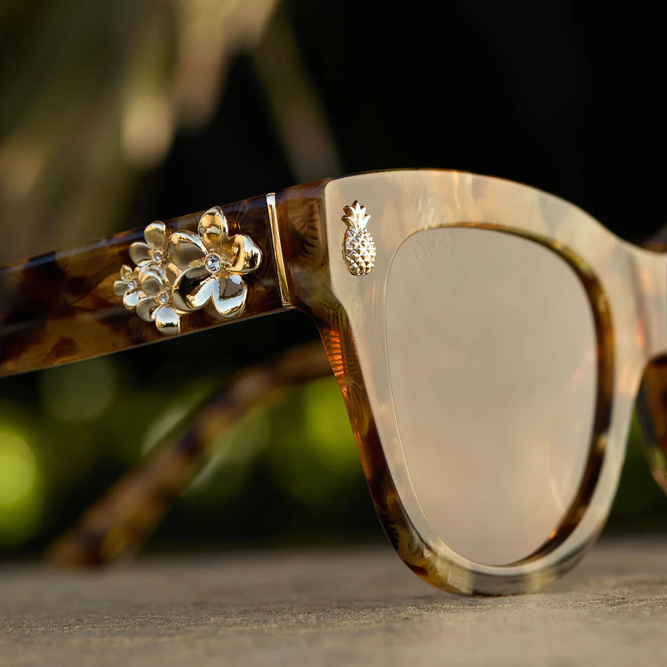 Hawaii - Coconut Palm Tortoise Brown Sugar Gradient Diff Sunglasses - The White Lotus