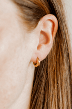 Load image into Gallery viewer, Huggie Earrings - Sunday Hoop Gold 8mm
