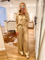 Load image into Gallery viewer, Don&#39;t Mind Gold Metallic Pants
