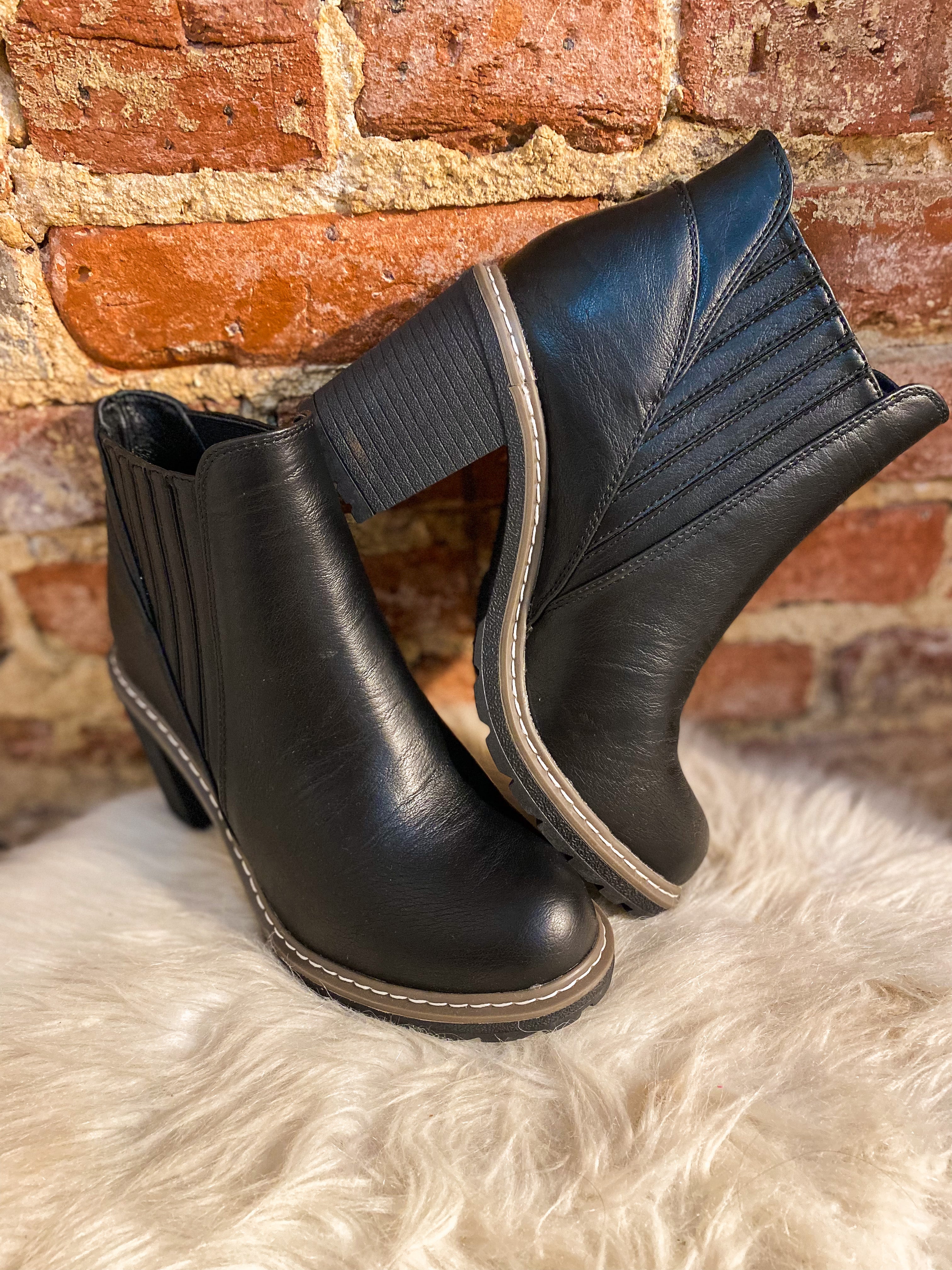 Boutique by Corkys Pecan Pie Black Ankle Booties