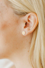 Load image into Gallery viewer, Screwback Stud Earrings - Alice Pearl
