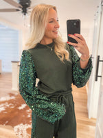 Load image into Gallery viewer, Joyous Day Hunter Green Sequin Sweater
