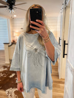 Load image into Gallery viewer, Tied Down Blue Graphic Bow S/S Tee
