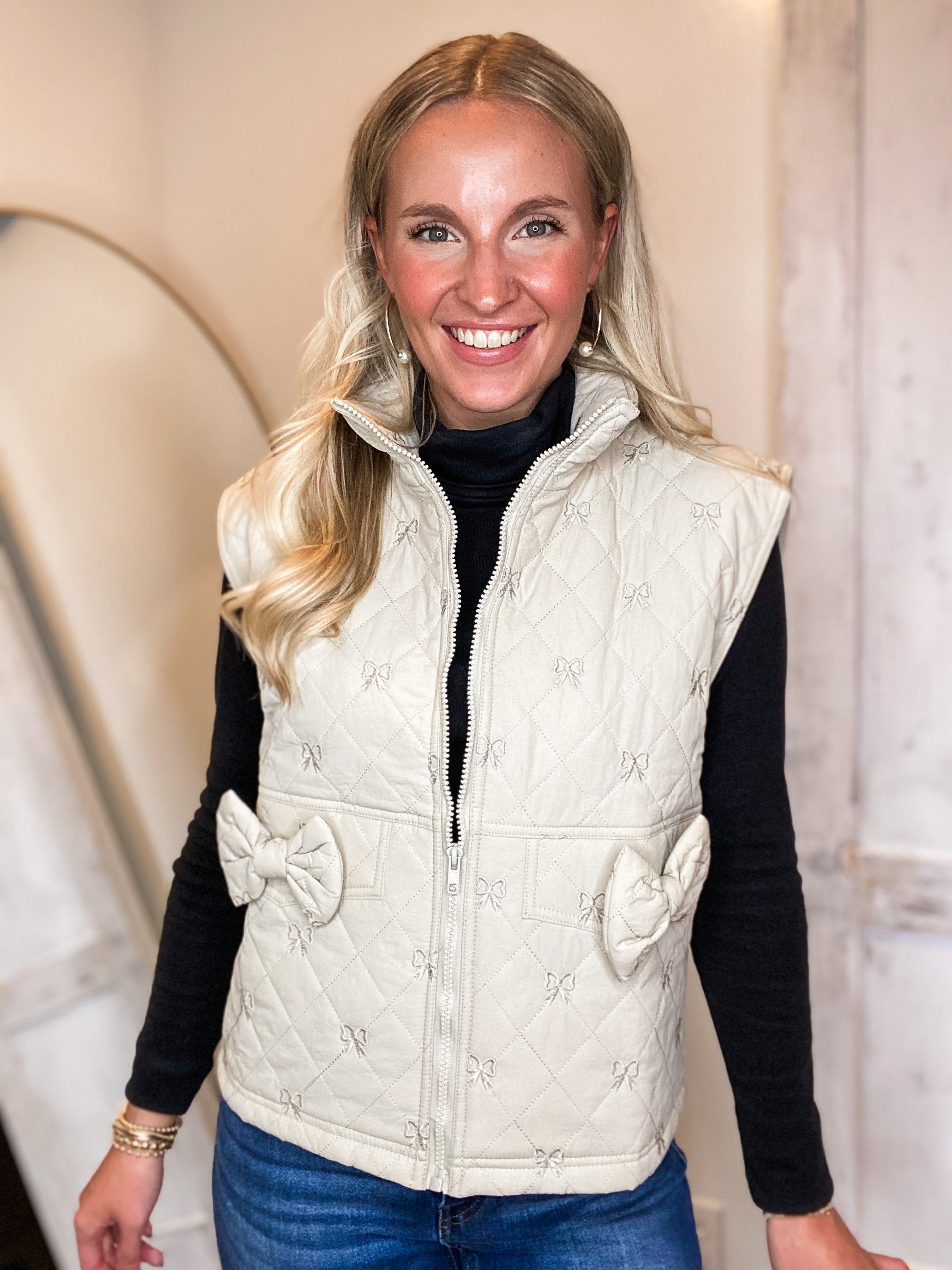 Take The Loop Bow Printed Cream Puffer Vest