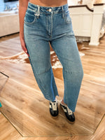 Load image into Gallery viewer, Light Just Black Barrel Jean With Seams
