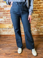 Load image into Gallery viewer, Caty Mid-Rise Wide Leg Black Cargo Pants
